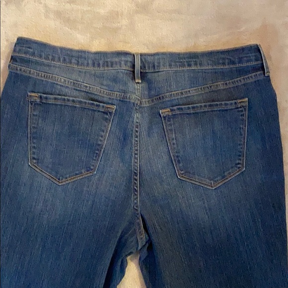 Old Navy Curvy Skinny Jeans medium wash - Picture 7 of 7